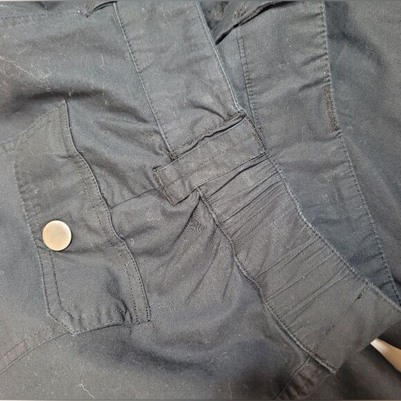 CHICO'S black roll tab convertible lightweight pants with elastic panel 2.5/L - Picture 6 of 13